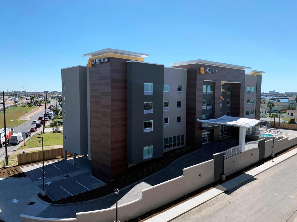 La Quinta Inn & Suites By Wyndham Galveston North At I-45 Exterior photo