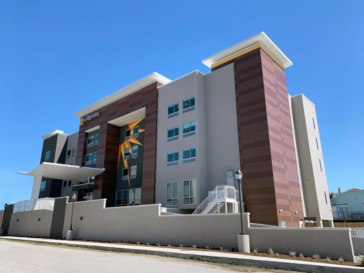 La Quinta Inn & Suites By Wyndham Galveston North At I-45 Exterior photo